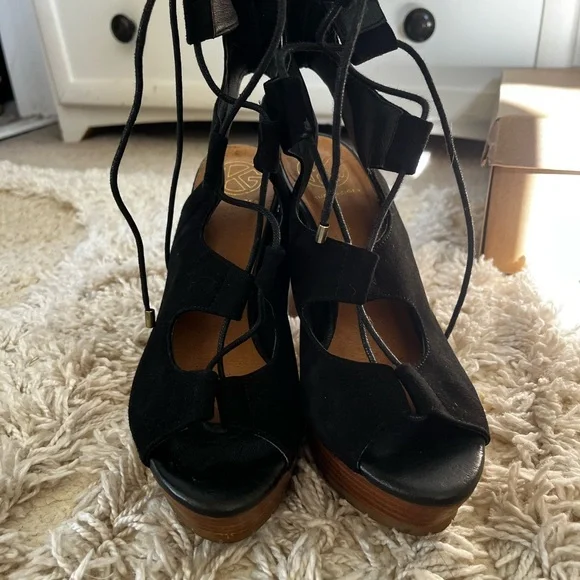 Kurt Geiger Black Suede Platform Heels - Picture 4 of 5